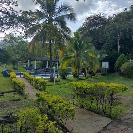 Hotel Campestre El Salitre บีเยตา ภายนอก รูปภาพ