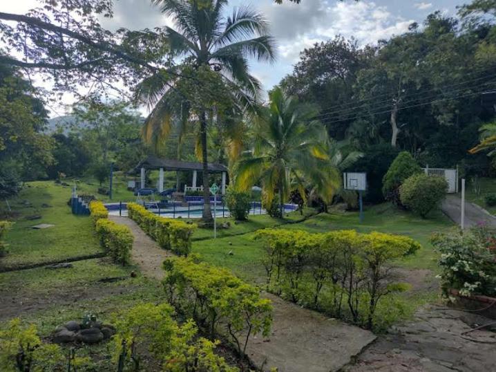 Hotel Campestre El Salitre บีเยตา ภายนอก รูปภาพ